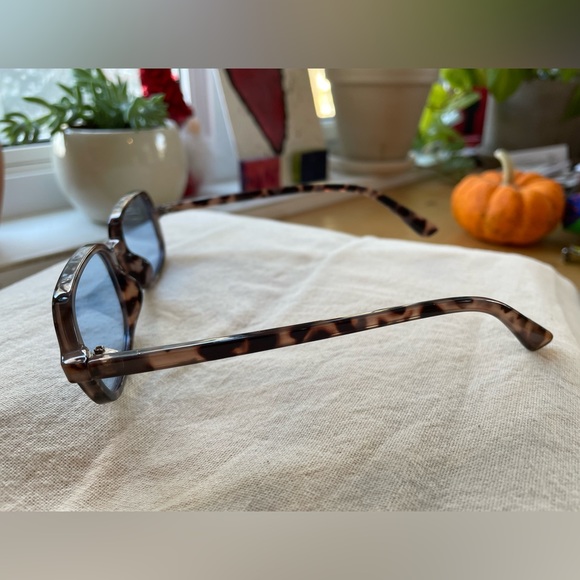 URBAN OUTFITTERS   Plastic Square Sunglasses 2 for $20 - Picture 5 of 5